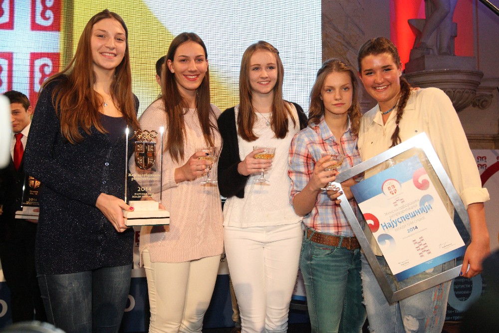 Jelena Novaković sa saigračicama iz Zvezde (MN Press)